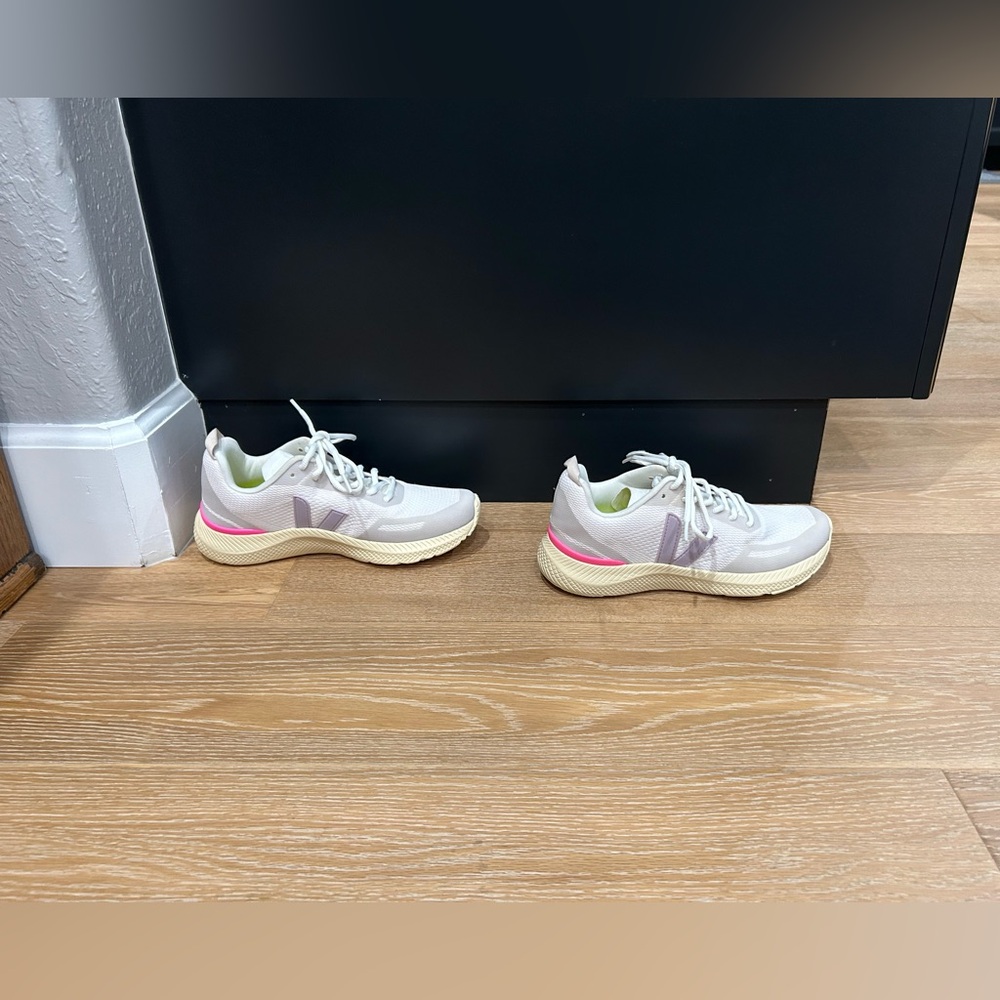 Veja Impala women’s size 7